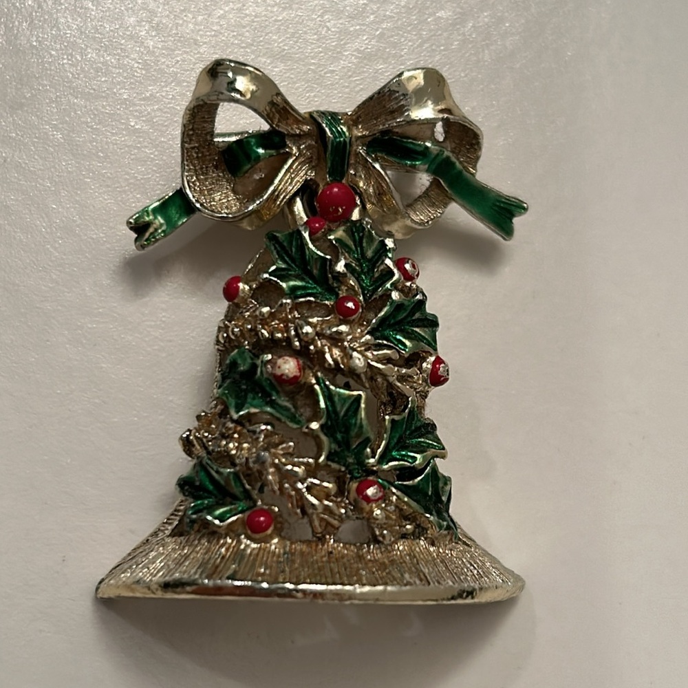 Gerry’s Vtg Holiday Christmas Bell Gold-Tone Brooch W/Green/Red Enamel Accents - Picture 3 of 5